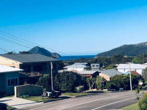 31 Kerrigan St - large home with water views & boat parking